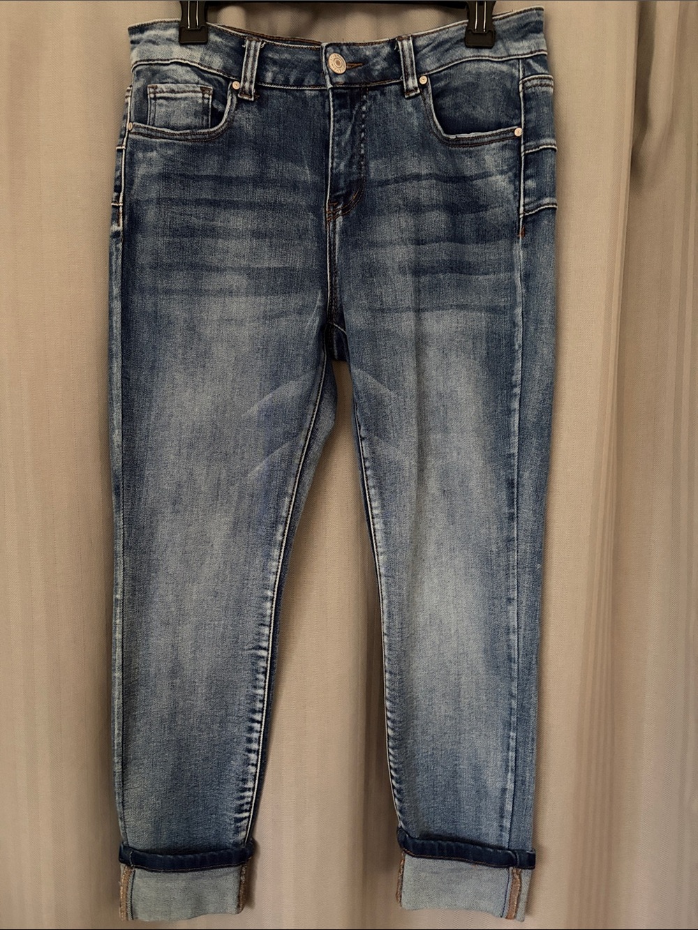 9th & Main Cropped Washed Blue Ankle Jeans w/Cuff — Slim Tapered Fit